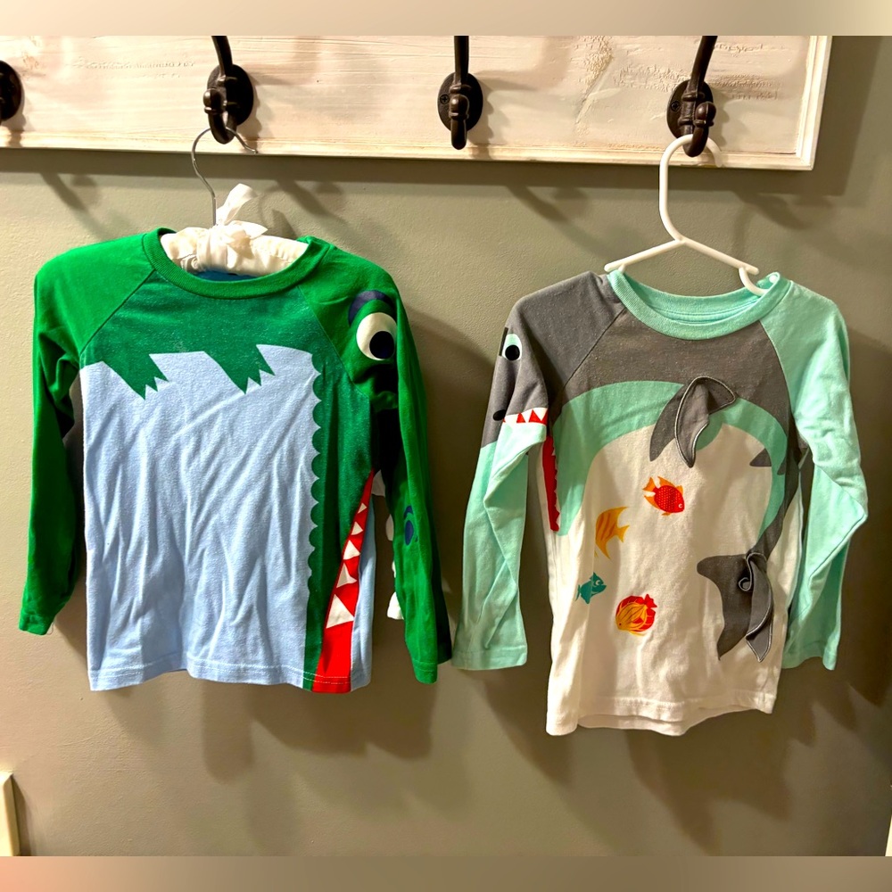 Toddler 2 pack of fun animal print graphic tees.